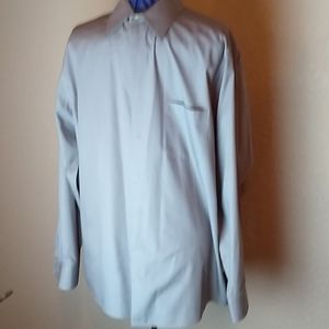 A Van Heusen mens shirt
